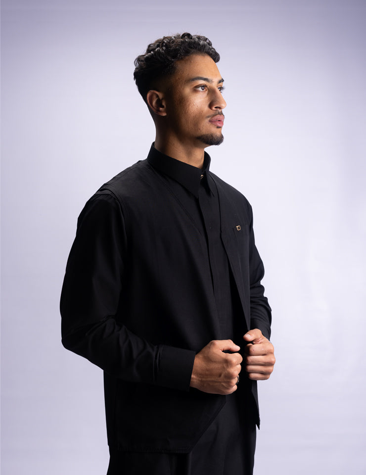 Amaani Ameer Thobe & Waistcoat Set, Black, model, waistcoat and shirt collar detail