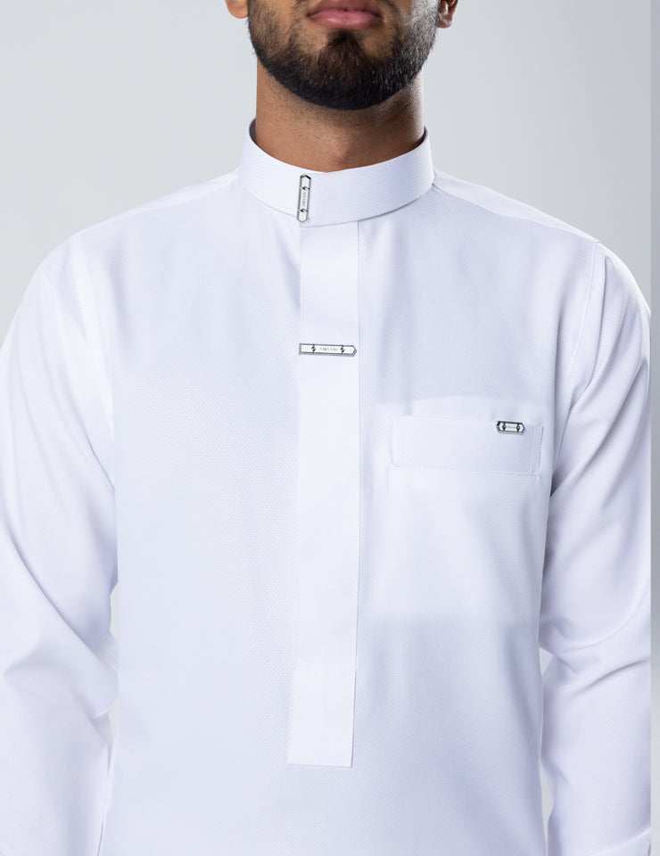 Amaani Asrar Diamond Weave Saudi Thobe, White, half length front with collar and placket buttons