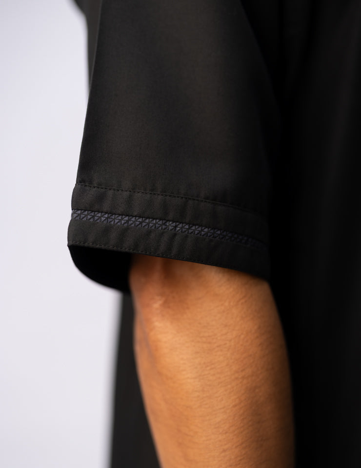 Amaani Eclipse Short Sleeve Thobe, Black, short sleeve and shoulder drape close up