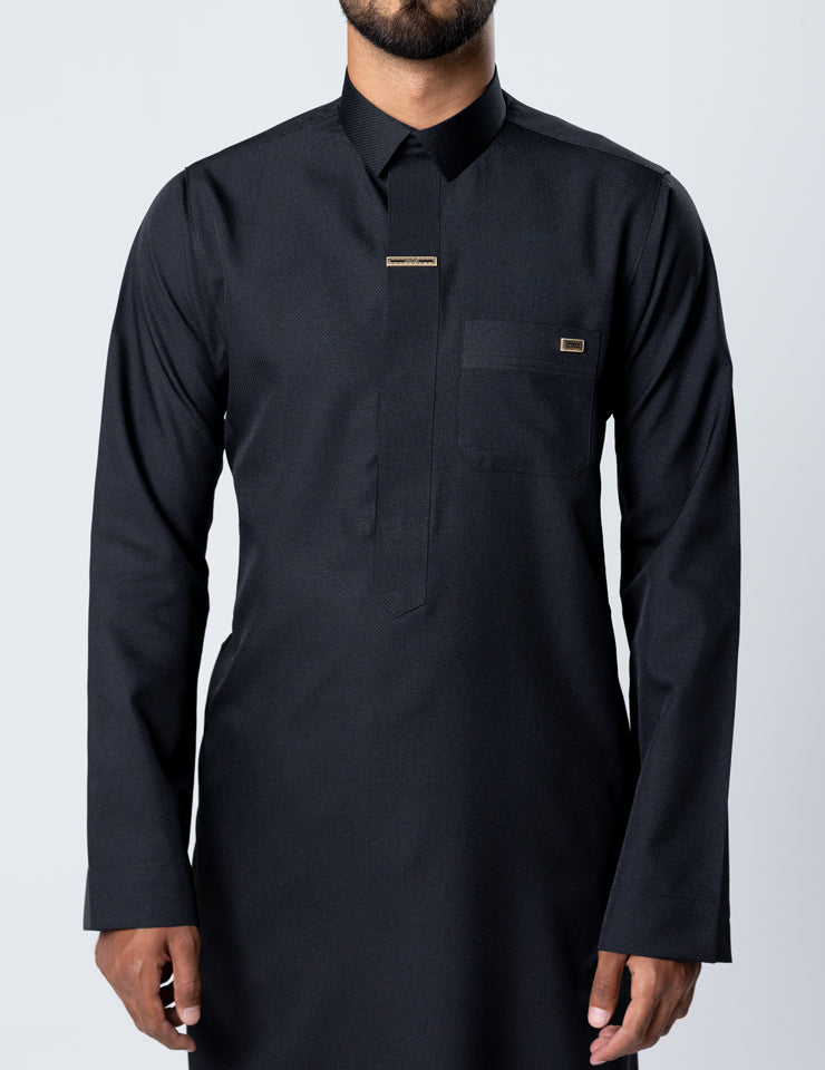 Amaani Fakhama Structured Saudi Thobe, Black, half length front with shirt style collar