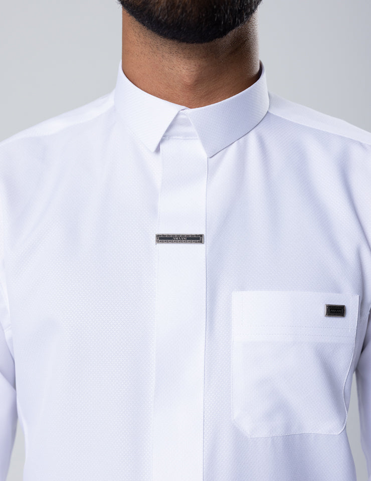 Amaani Fakhama Structured Saudi Thobe, White, shirt style collar close up