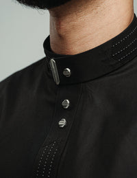 Amaani Hubb Nikah Thobe, Black, placket buttons on model