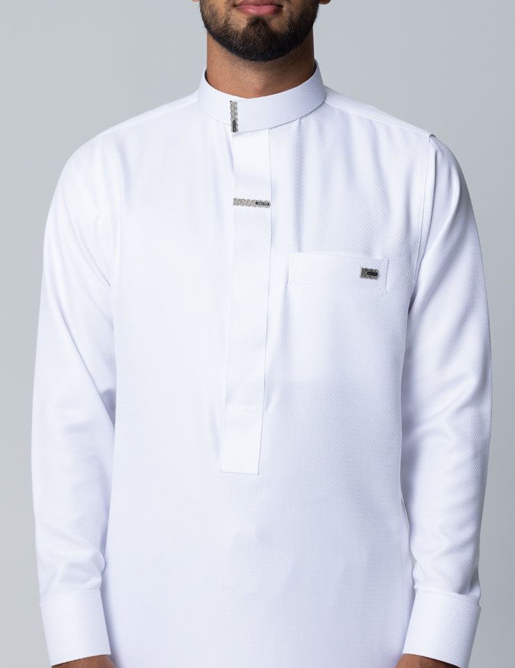Amaani Nibras Textured Saudi Thobe, White, half length front with collar and placket