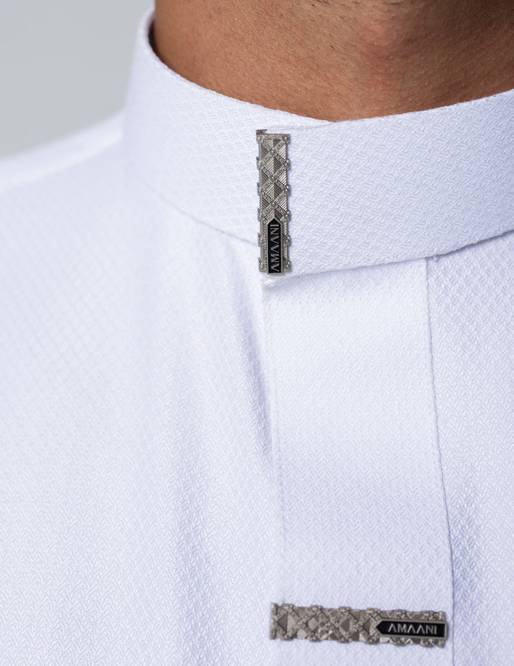 Amaani Nibras Textured Saudi Thobe, White, structured collar and signature buttons close up
