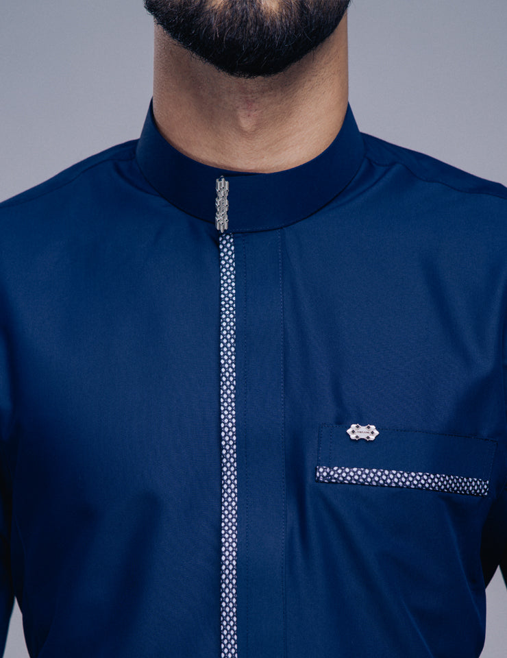 Amaani Noble Saudi Thobe, Navy, patterned placket and top pocket on model