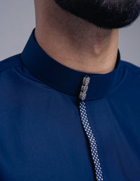 Amaani Noble Saudi Thobe, Navy, Saudi collar and placket close up