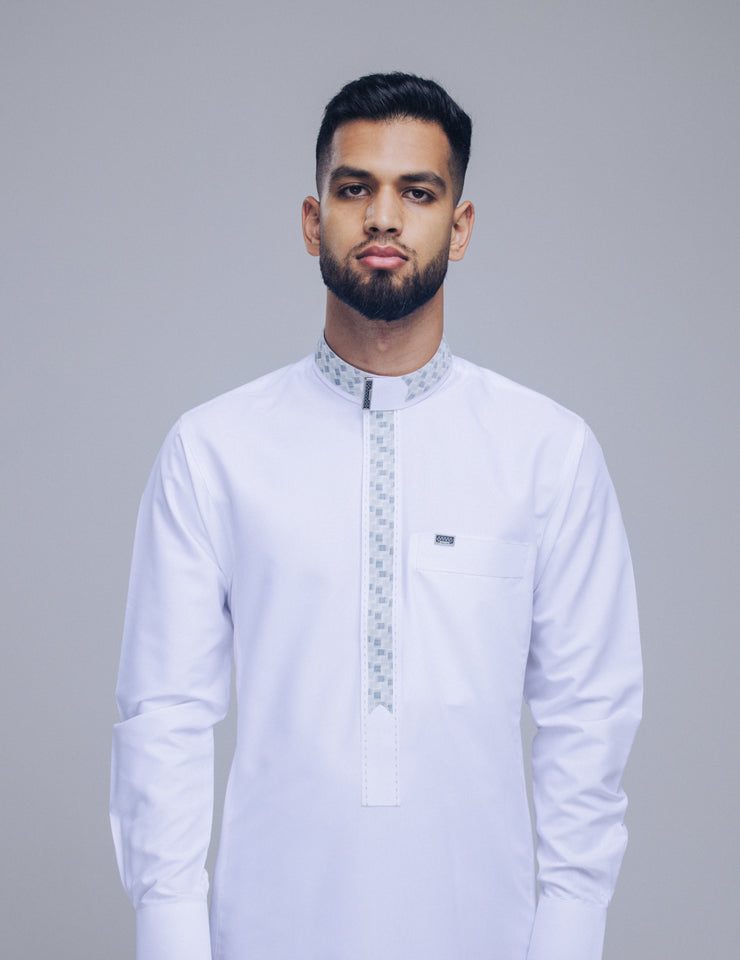 Amaani Onyx Saudi Collar Thobe, White, model, full length front
