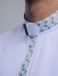 Amaani Onyx Saudi Collar Thobe, White, placket contrast close up