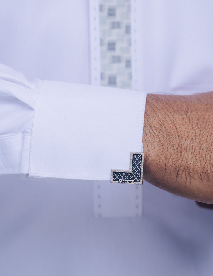 Amaani Onyx Saudi Collar Thobe, White, cuff and signature button detail