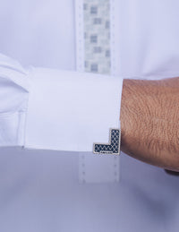 Amaani Onyx Saudi Collar Thobe, White, cuff and signature button detail