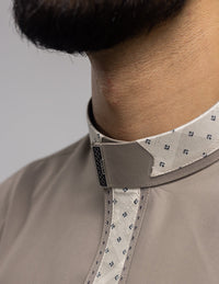 Amaani Onyx Saudi Collar Thobe, Beige, collar detail on model
