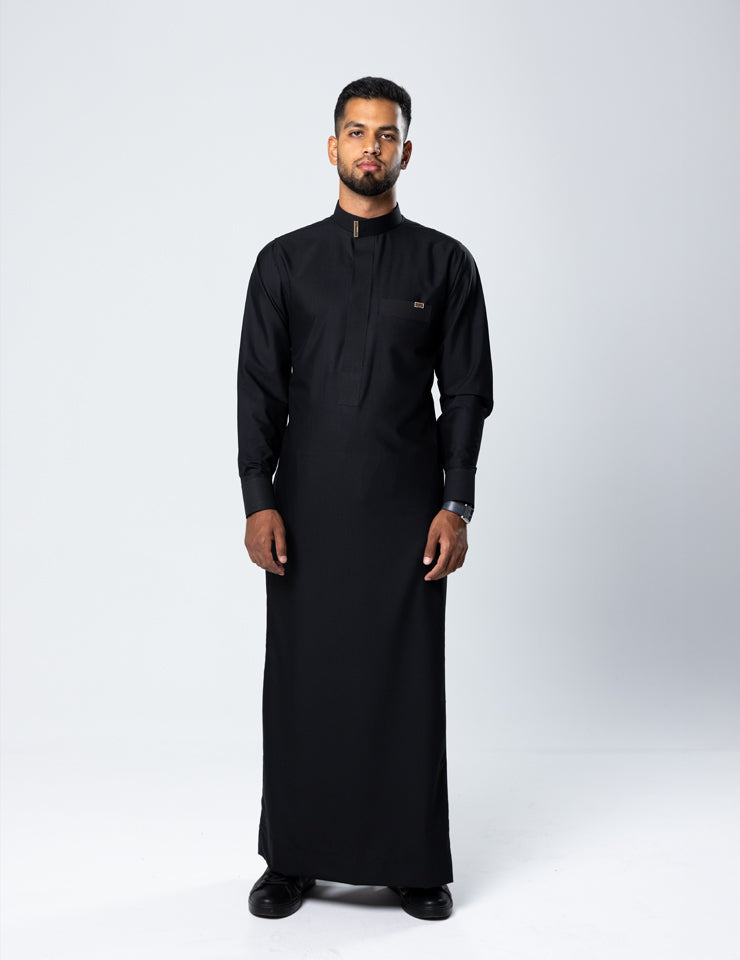 Amaani Sakeen Plain Saudi Thobe, Black, model, full length front