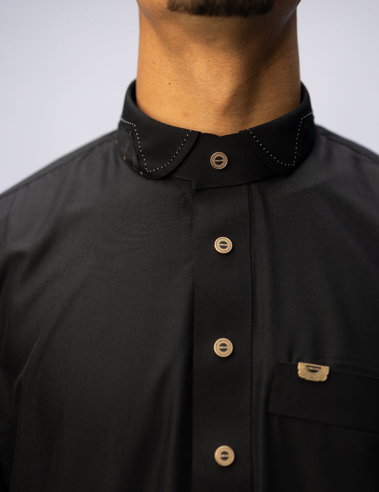 Amaani Spade Mandarin Collar Thobe, Black, collar and placket buttons on model
