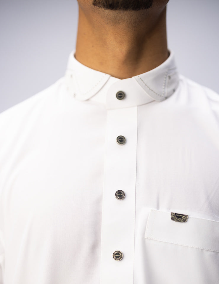 Amaani Spade Mandarin Collar Thobe, White, mandarin collar and placket on model