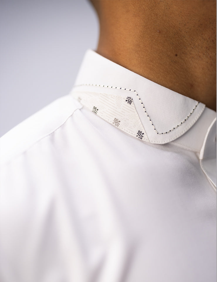 Amaani Spade Mandarin Collar Thobe, White, collar and shoulder detail