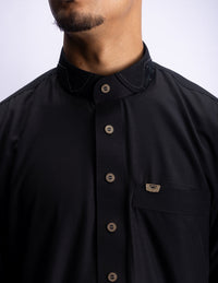 Amaani Spade Mandarin Collar Thobe, Black, placket buttons and top pocket on model