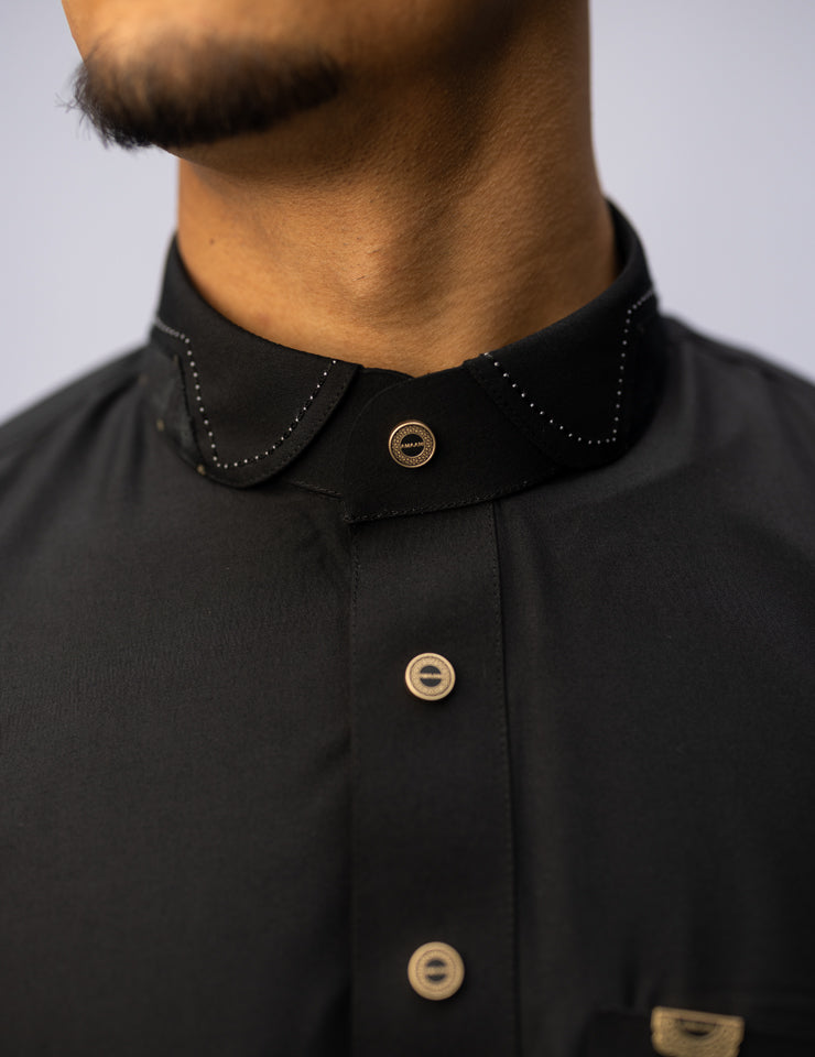 Amaani Spade Mandarin Collar Thobe, Black, mandarin collar close up