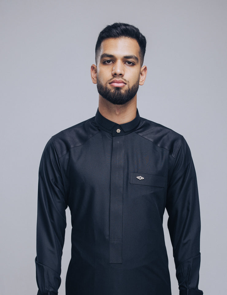 Amaani Stark Designer Thobe, Black, model, full length front