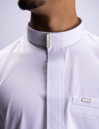 Amaani Sultan Saudi Thobe, Alabaster, collar and tonal placket embroidery close up