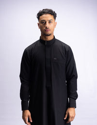 Amaani Sultan Saudi Thobe, Black, model, full length front