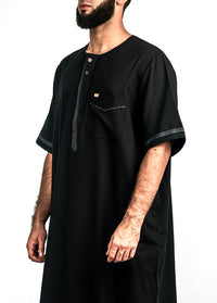 Black short sleeve thobe, front view